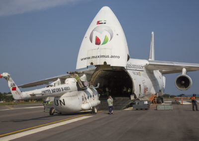 Loading the AN-124