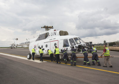 Preparing the Mi-17 for loading